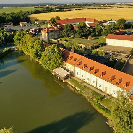 Hotel Certousy Прага Екстериор снимка